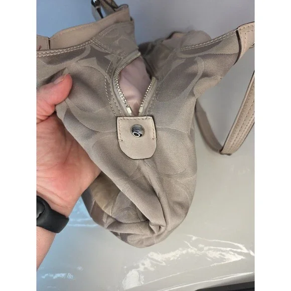 Coach Signature F20032 Biege Patchwork Leather INLD PWK HOBO Silvertone Hrdw - Picture 11 of 15